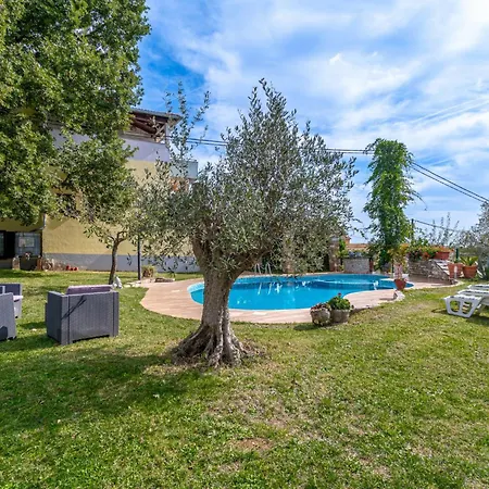 Lea - Pzn305 By Interhome Pazin